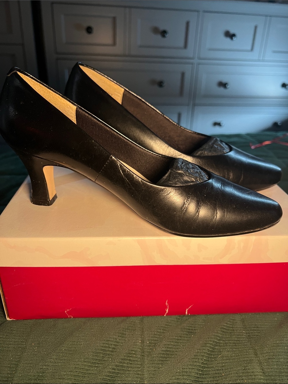 Classic Black Women’s Pump - Sleek Mid Heel
